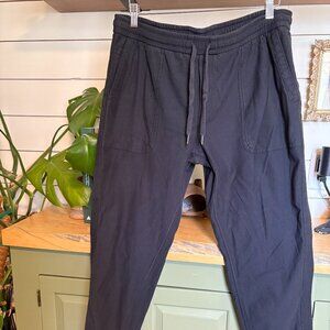 Athleta jogger pants in a deep charcoal black 🤍 Large